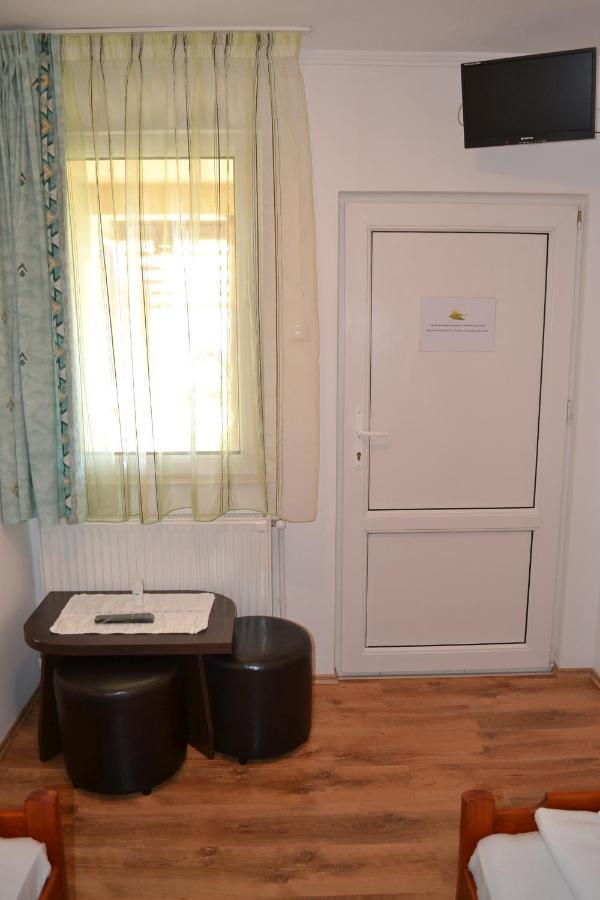 Margareta Vendeghaz Otel Lupeni  Dış mekan fotoğraf