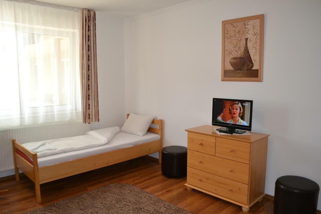 Margareta Vendeghaz Otel Lupeni  Dış mekan fotoğraf